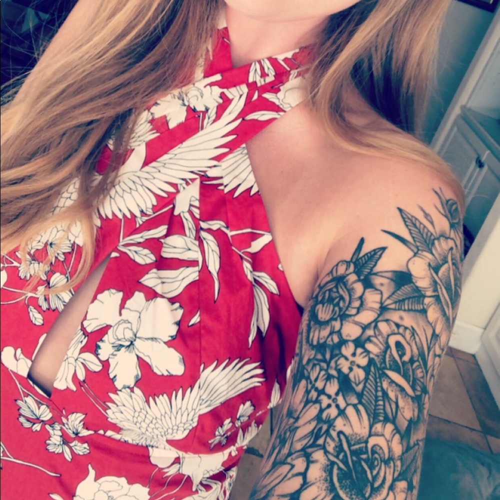 Express Red and White Floral Halter Crop Top - Picture 3 of 3